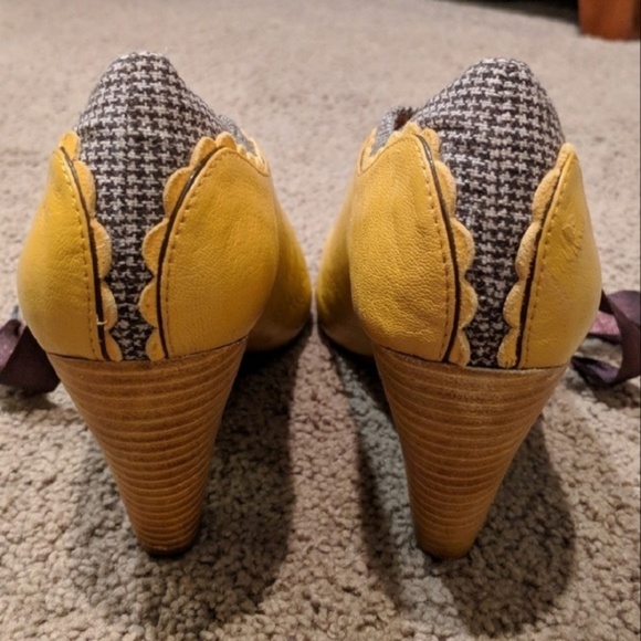 Mustard Oxford Booties - Picture 3 of 8